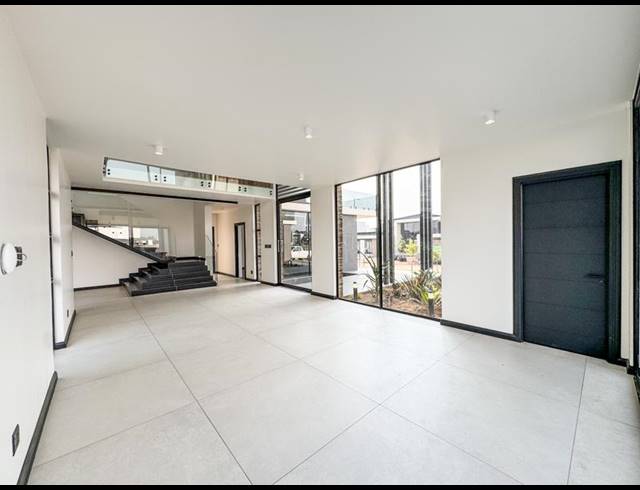 5 BEDROOM HOUSE FOR SALE IN MIDSTREAM HEIGHTS